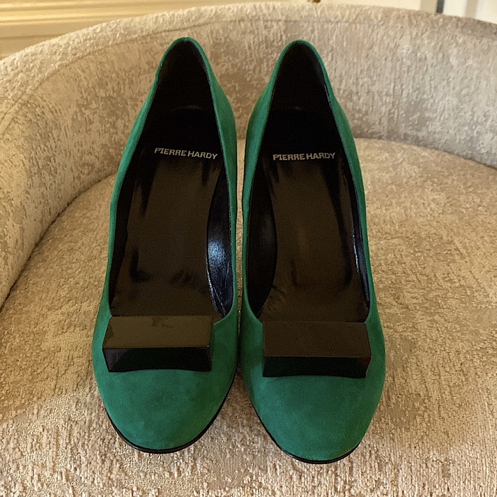 Pierre Hardy green suede pump size 38.